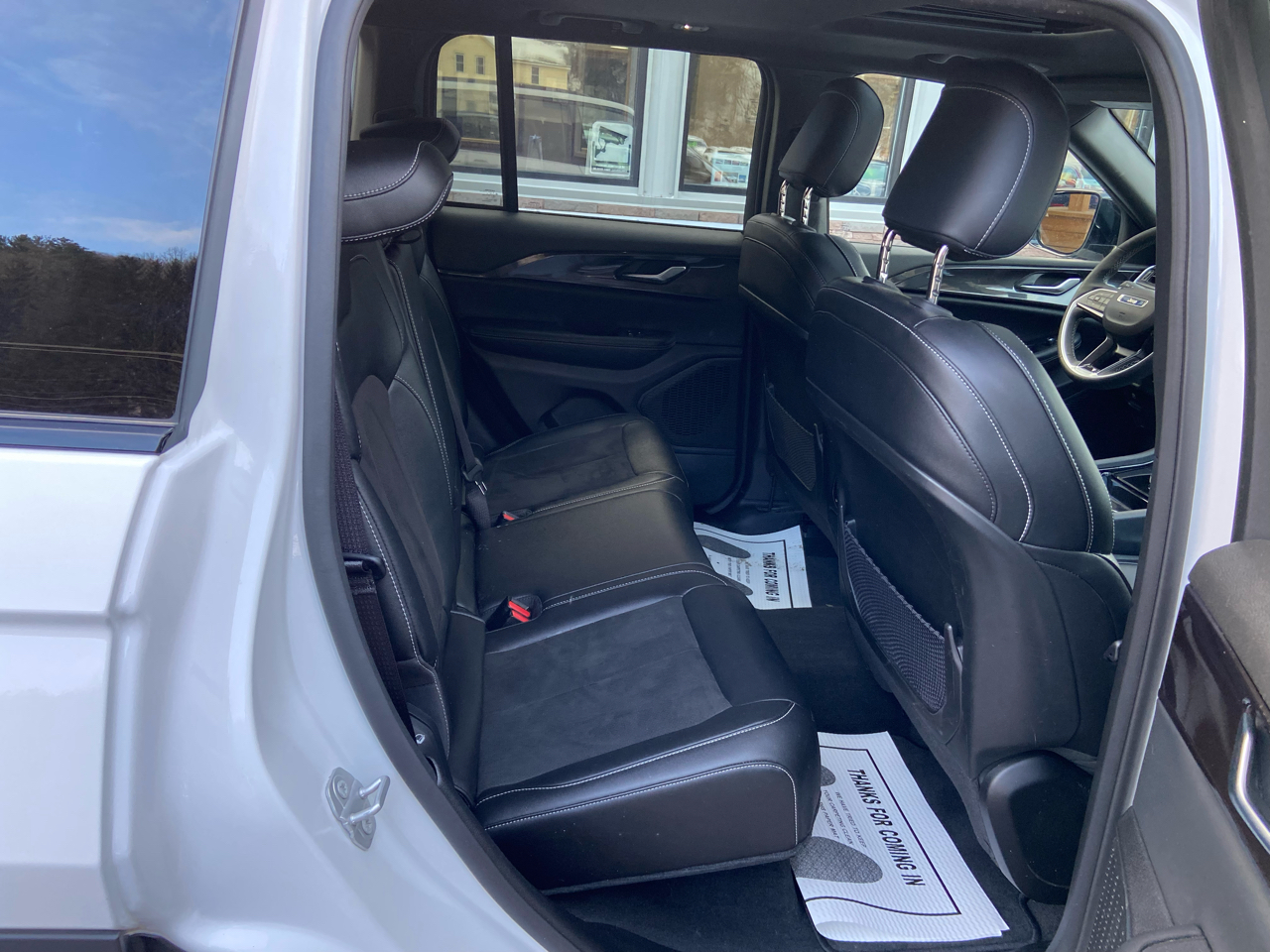 Jeep Grand Cherokee Laredo 4WD 2023