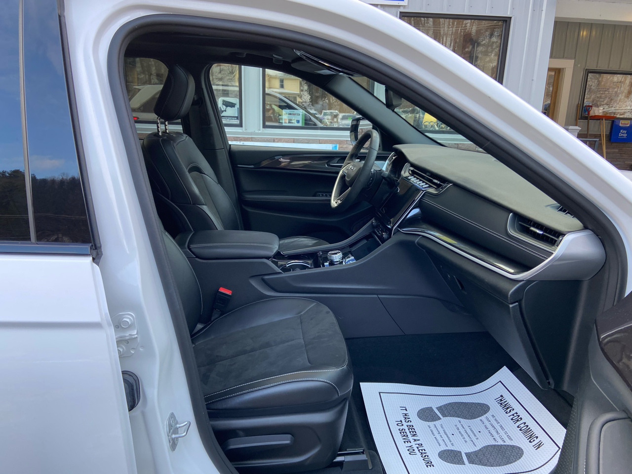 Jeep Grand Cherokee Laredo 4WD 2023