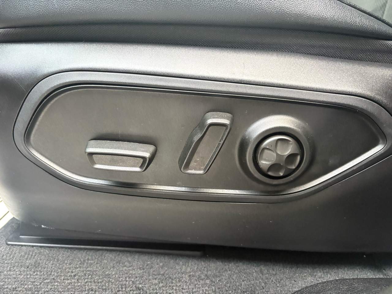 Jeep Grand Cherokee Altitude 4D SUV 4WD 2023