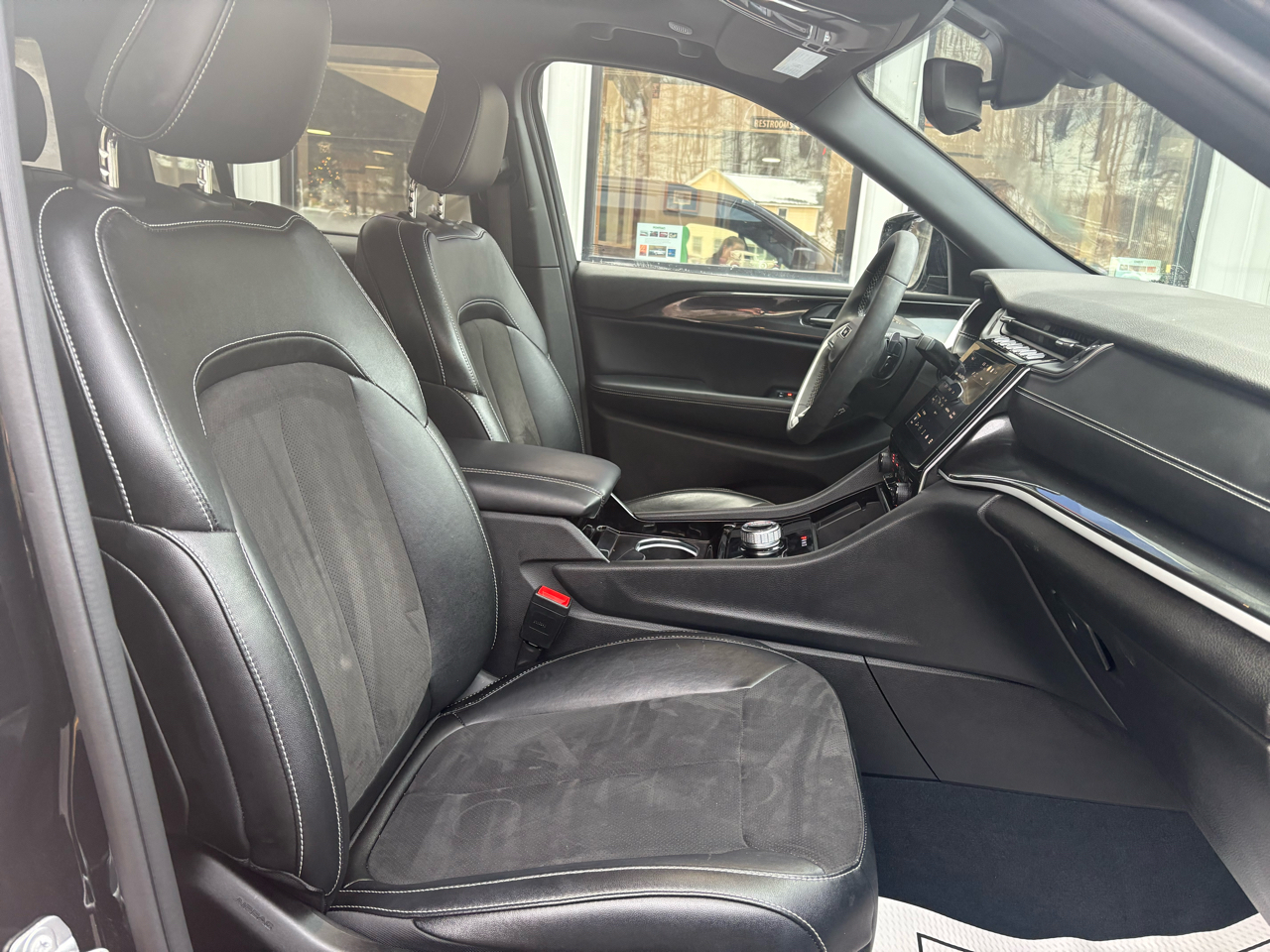 Jeep Grand Cherokee Altitude 4D SUV 4WD 2023