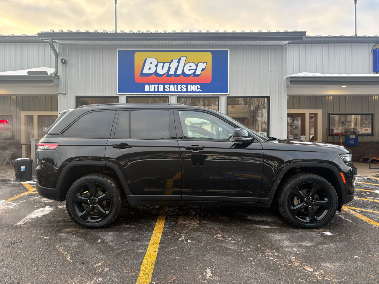 Jeep Grand Cherokee Altitude 4D SUV 4WD 2023