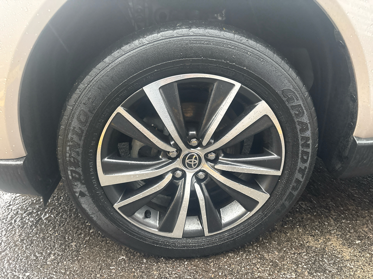 Toyota Venza LE 2023