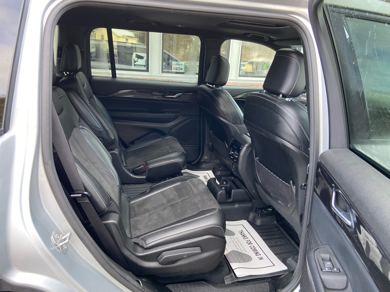 Jeep Grand Cherokee L Laredo 4WD 2023