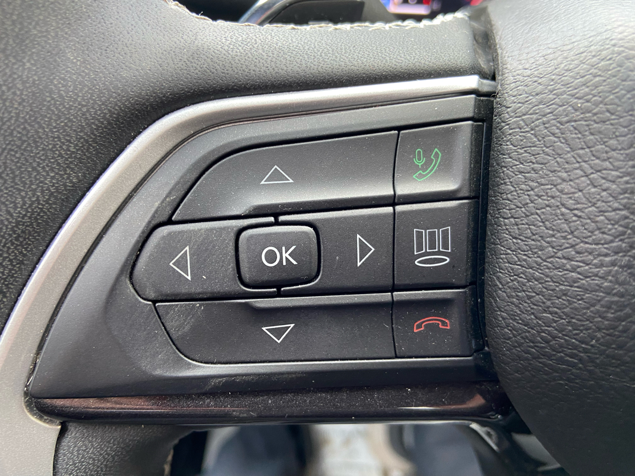 Jeep Grand Cherokee L Laredo 4WD 2023