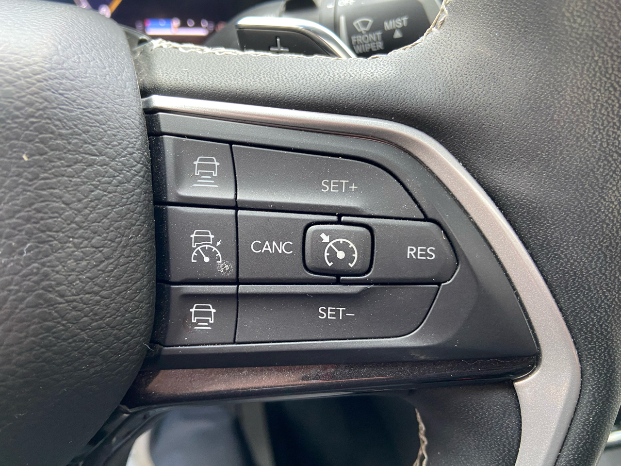 Jeep Grand Cherokee L Laredo 4WD 2023