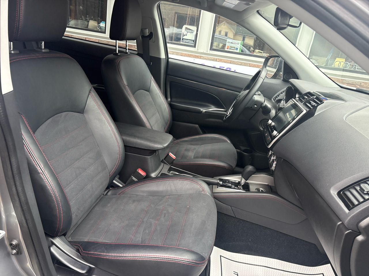 Mitsubishi Outlander Sport 2.0 ES 4WD 2024