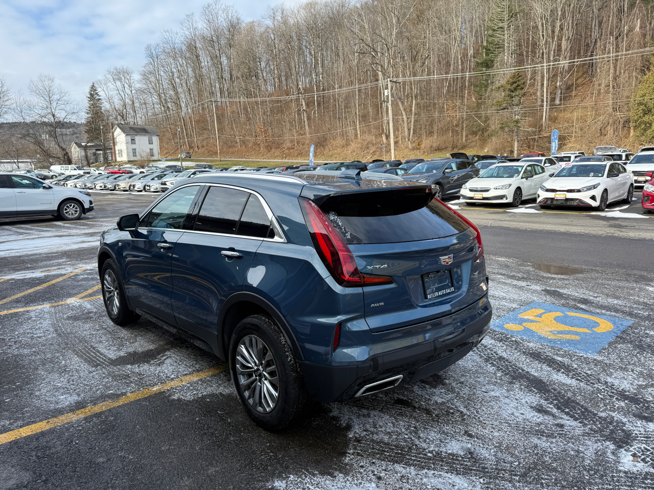 Cadillac XT4 Premium Luxury AWD 2025