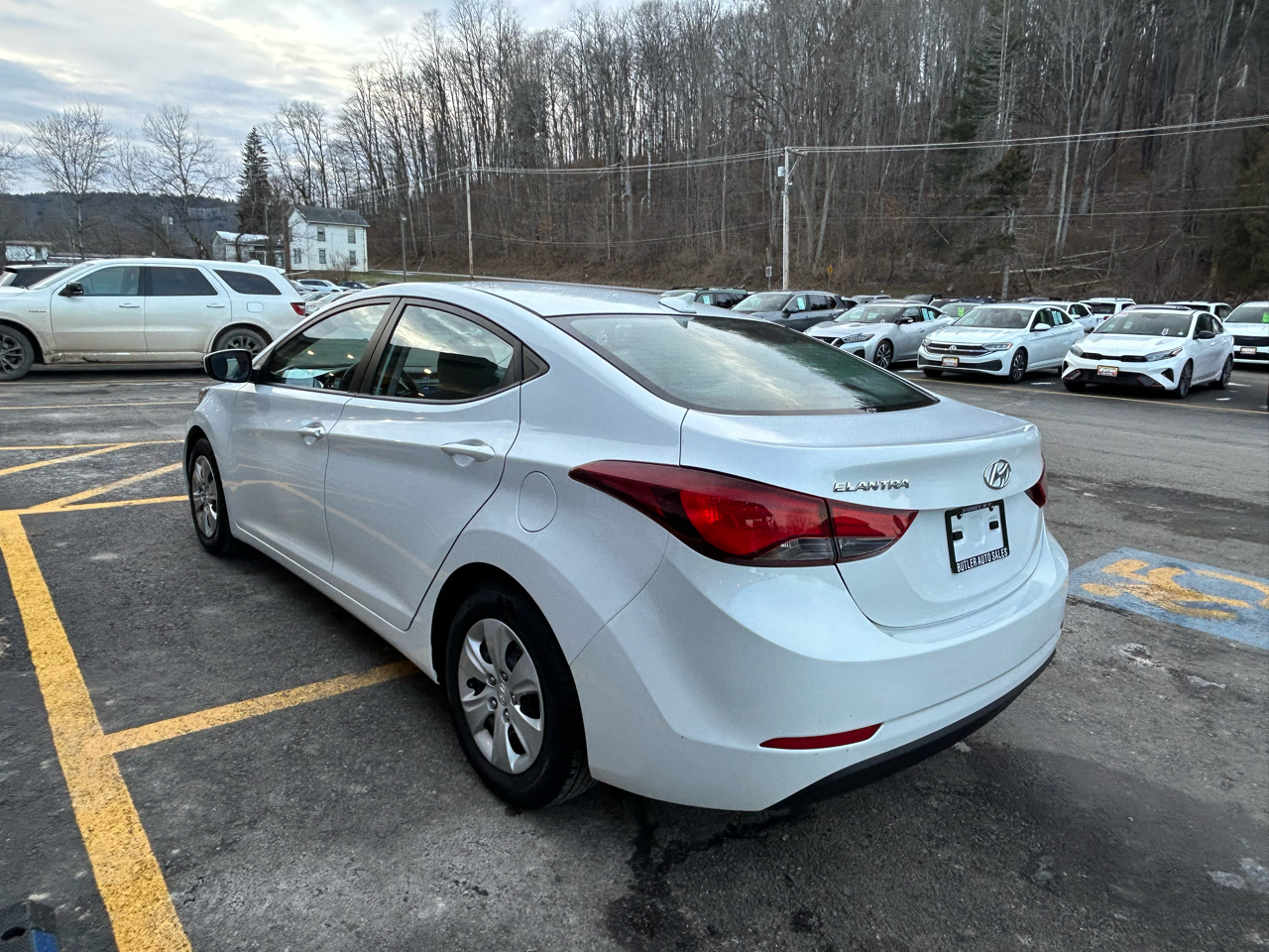 Hyundai Elantra SE 6AT 2016