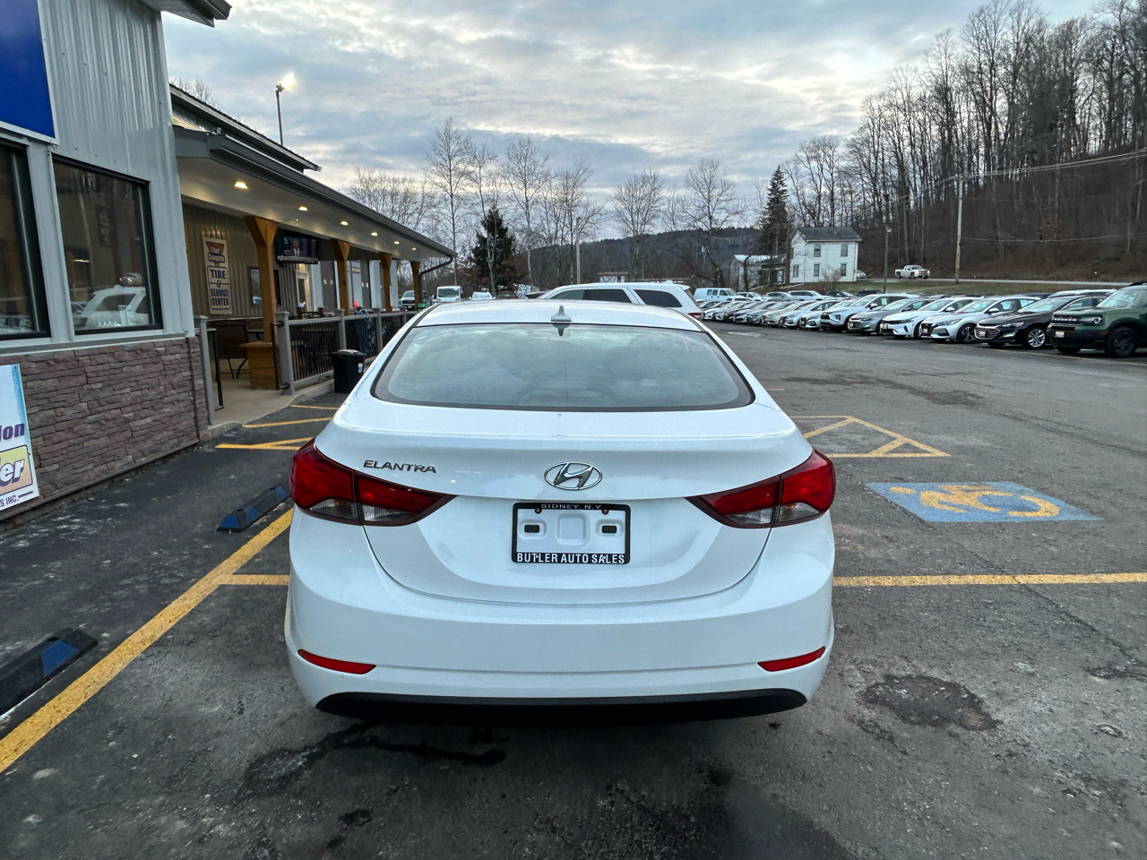 Hyundai Elantra SE 6AT 2016