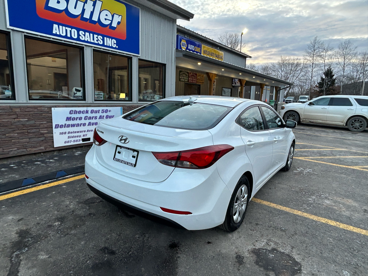 Hyundai Elantra SE 6AT 2016