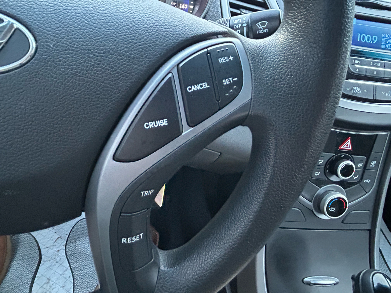 Hyundai Elantra SE 6AT 2016