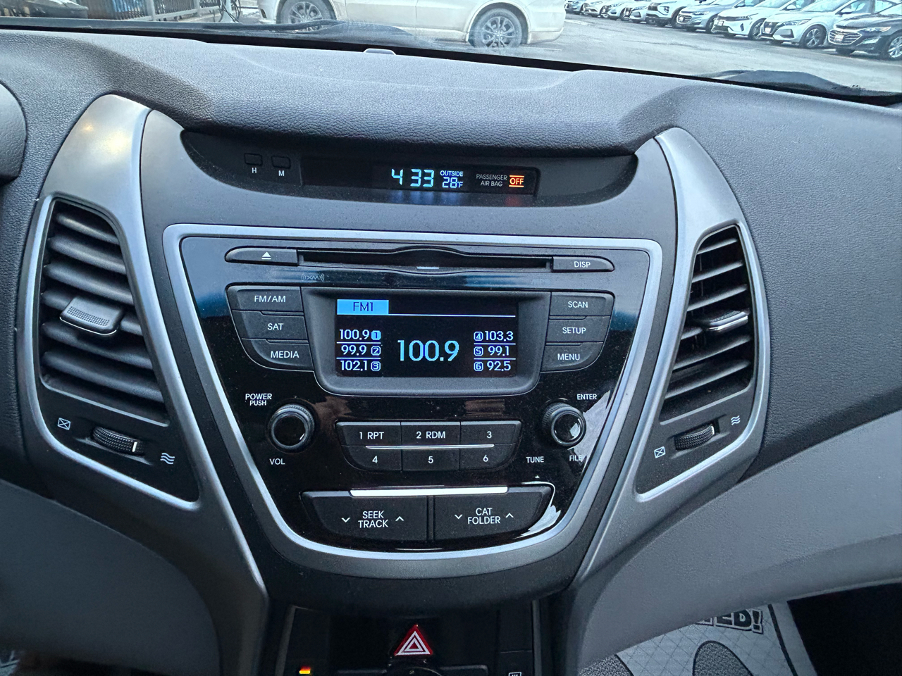 Hyundai Elantra SE 6AT 2016