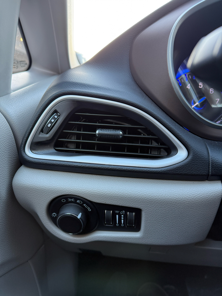 Chrysler Voyager LX 2024