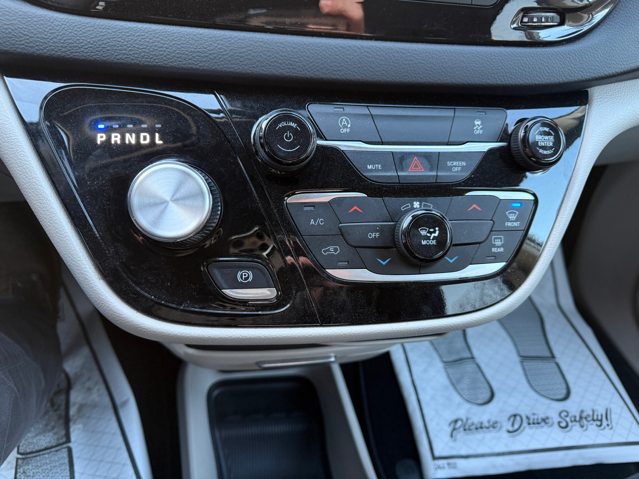 Chrysler Voyager LX 2024