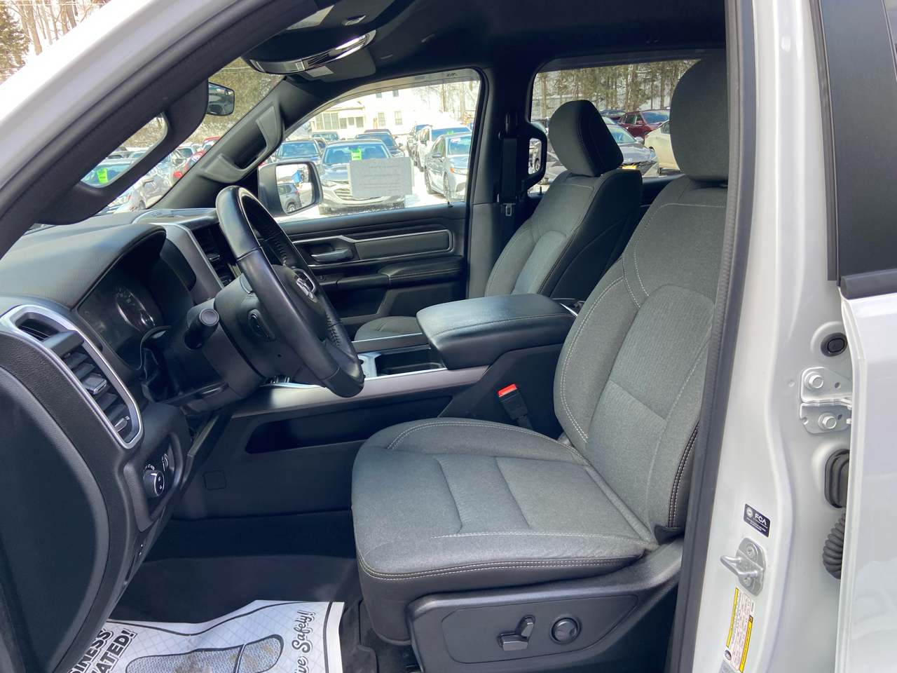 RAM 1500 Big Horn Crew Cab SWB 4WD 2022