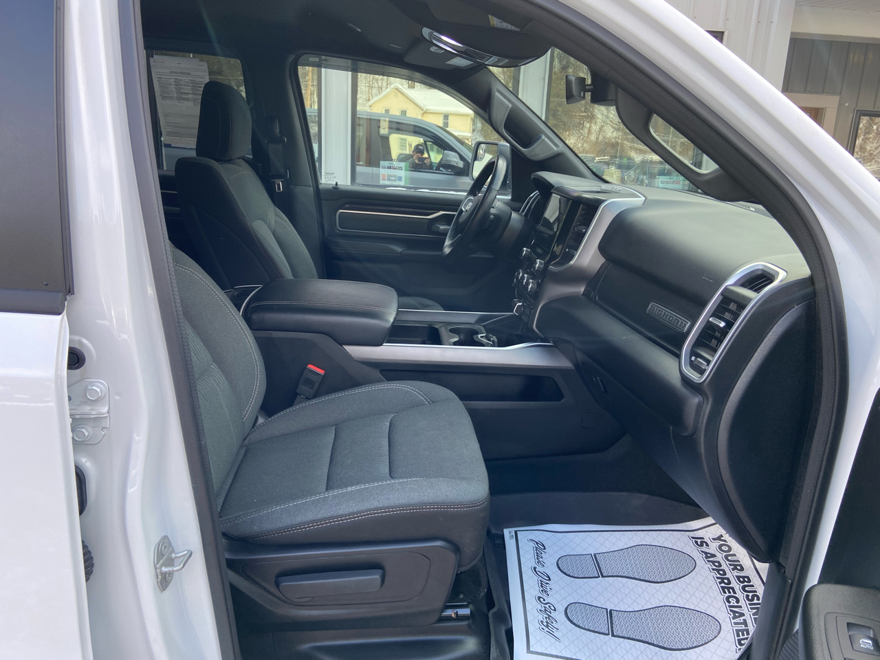 RAM 1500 Big Horn Crew Cab SWB 4WD 2022