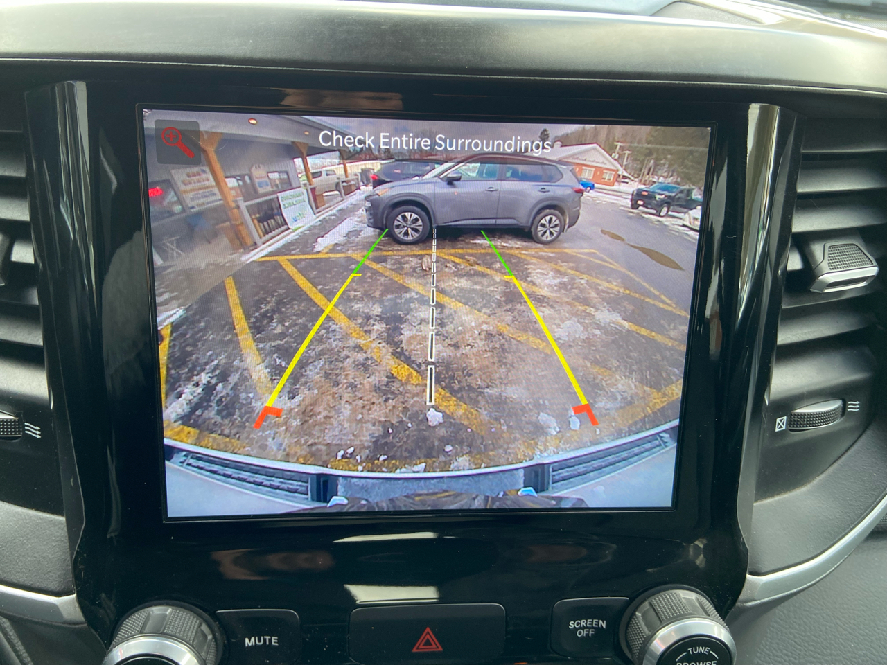 RAM 1500 Big Horn Crew Cab SWB 4WD 2022