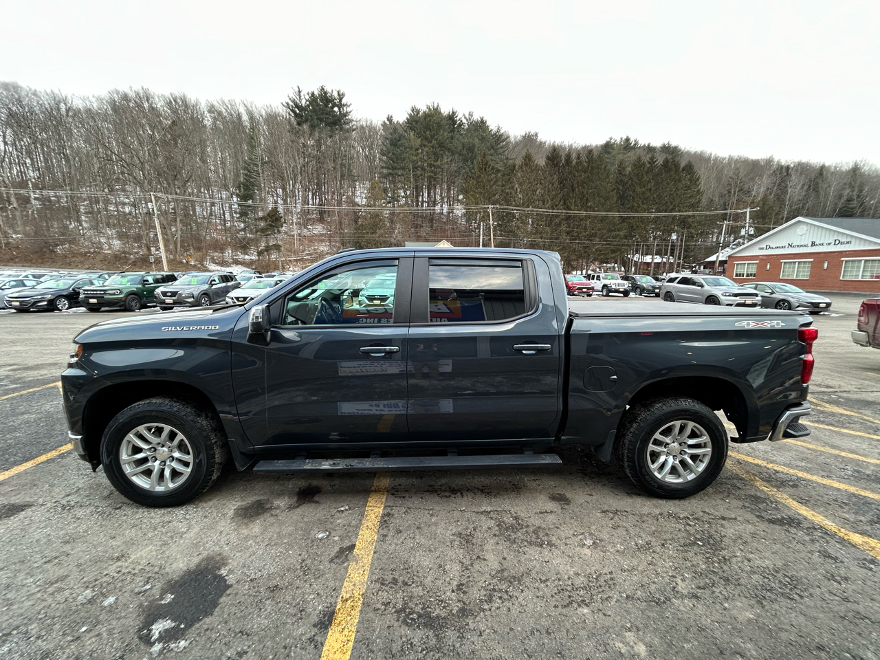 Chevrolet Silverado 1500 LT Crew Cab 4WD 2021