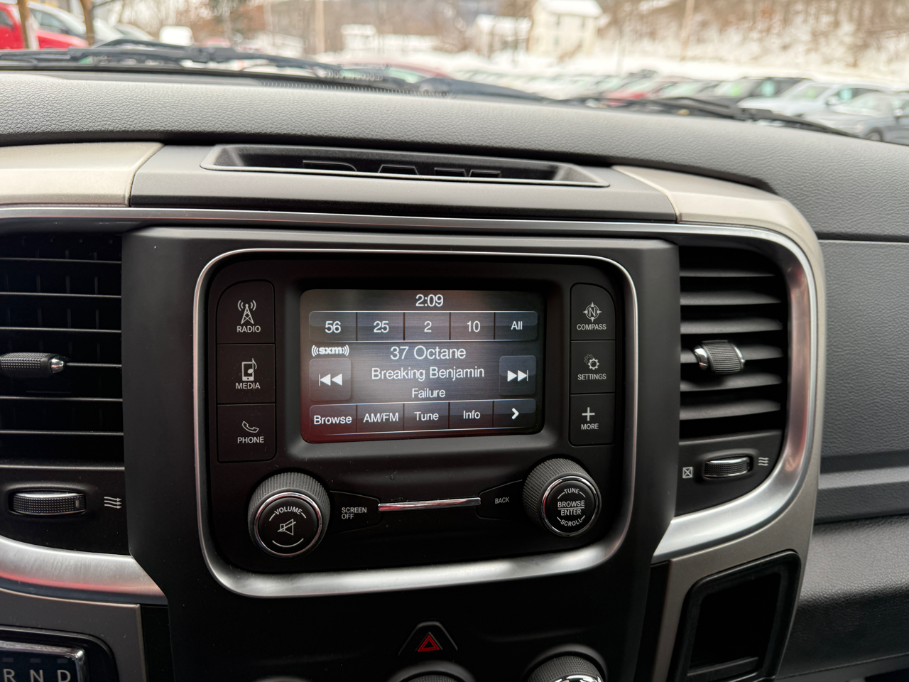 RAM 1500 SLT Quad Cab 4WD 2020