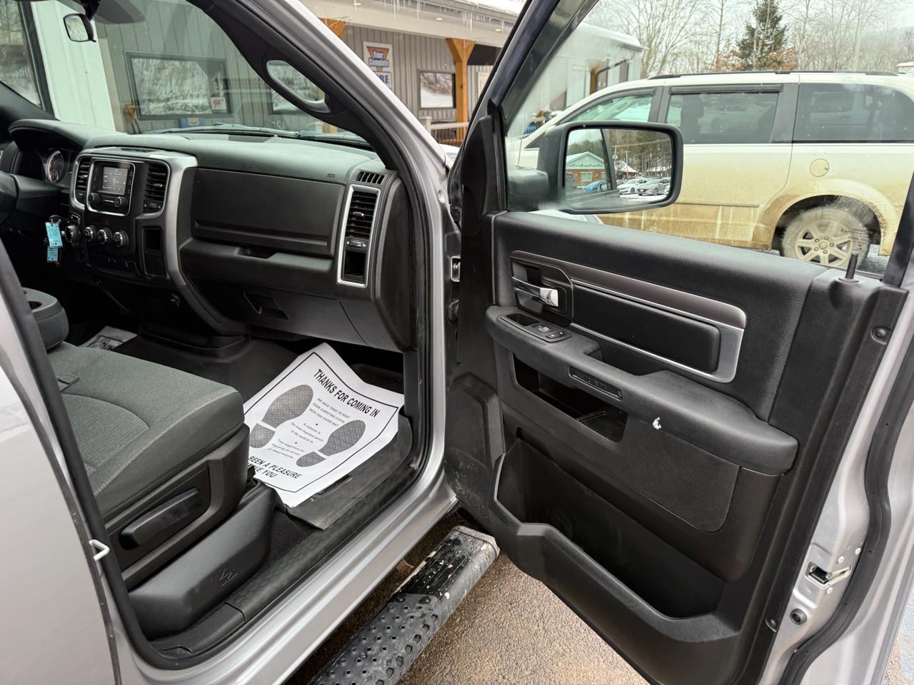 RAM 1500 Classic Tradesman Quad Cab 4WD 2021