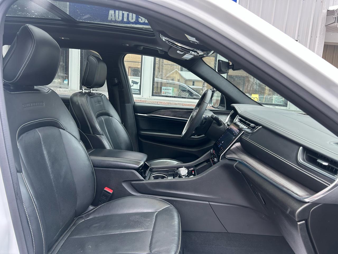 Jeep Grand Cherokee L Overland 4WD 2023