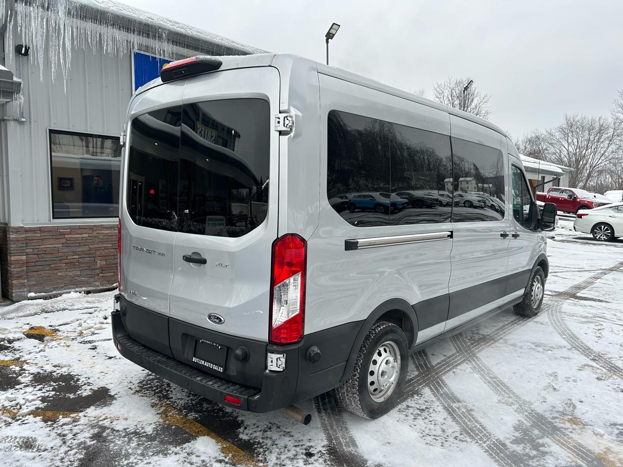Ford Transit 350 Wagon Med. Roof XL w/Sliding Pass. 148-in. WB 2024