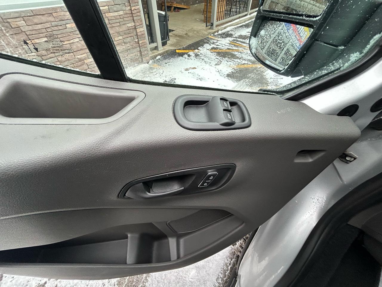 Ford Transit 350 Wagon Med. Roof XL w/Sliding Pass. 148-in. WB 2024