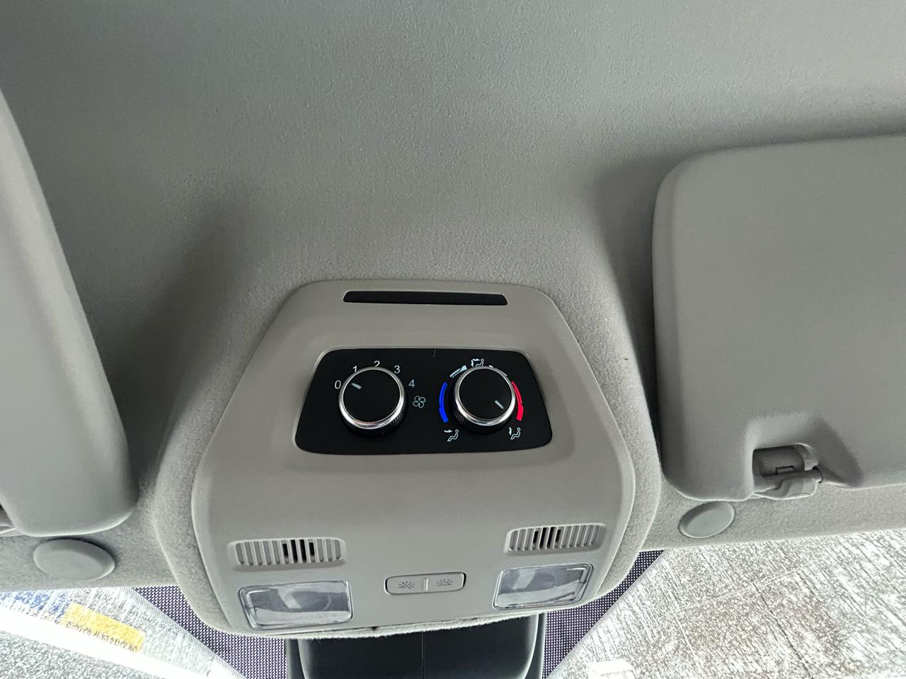 Ford Transit 350 Wagon Med. Roof XL w/Sliding Pass. 148-in. WB 2024