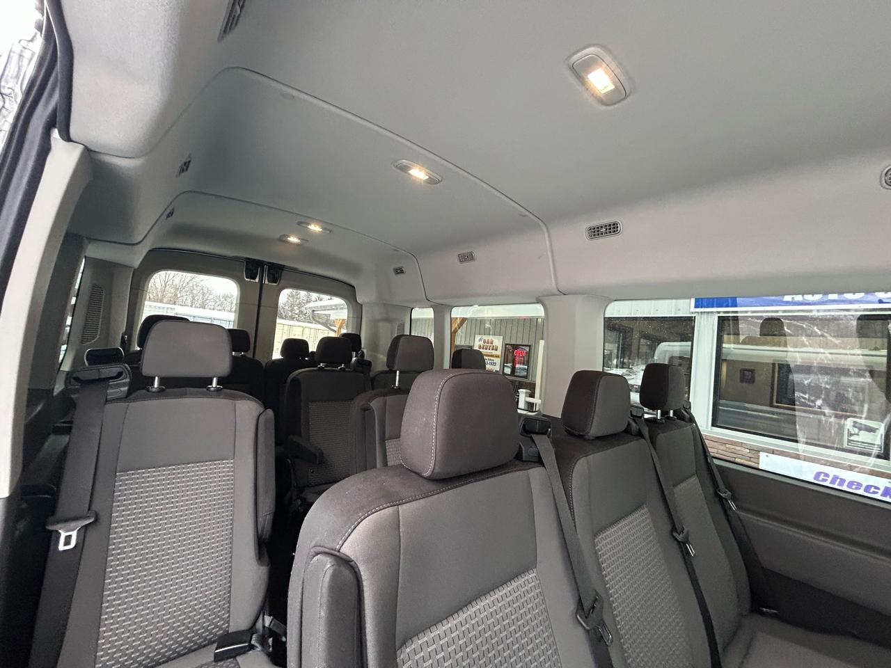 Ford Transit 350 Wagon Med. Roof XL w/Sliding Pass. 148-in. WB 2024