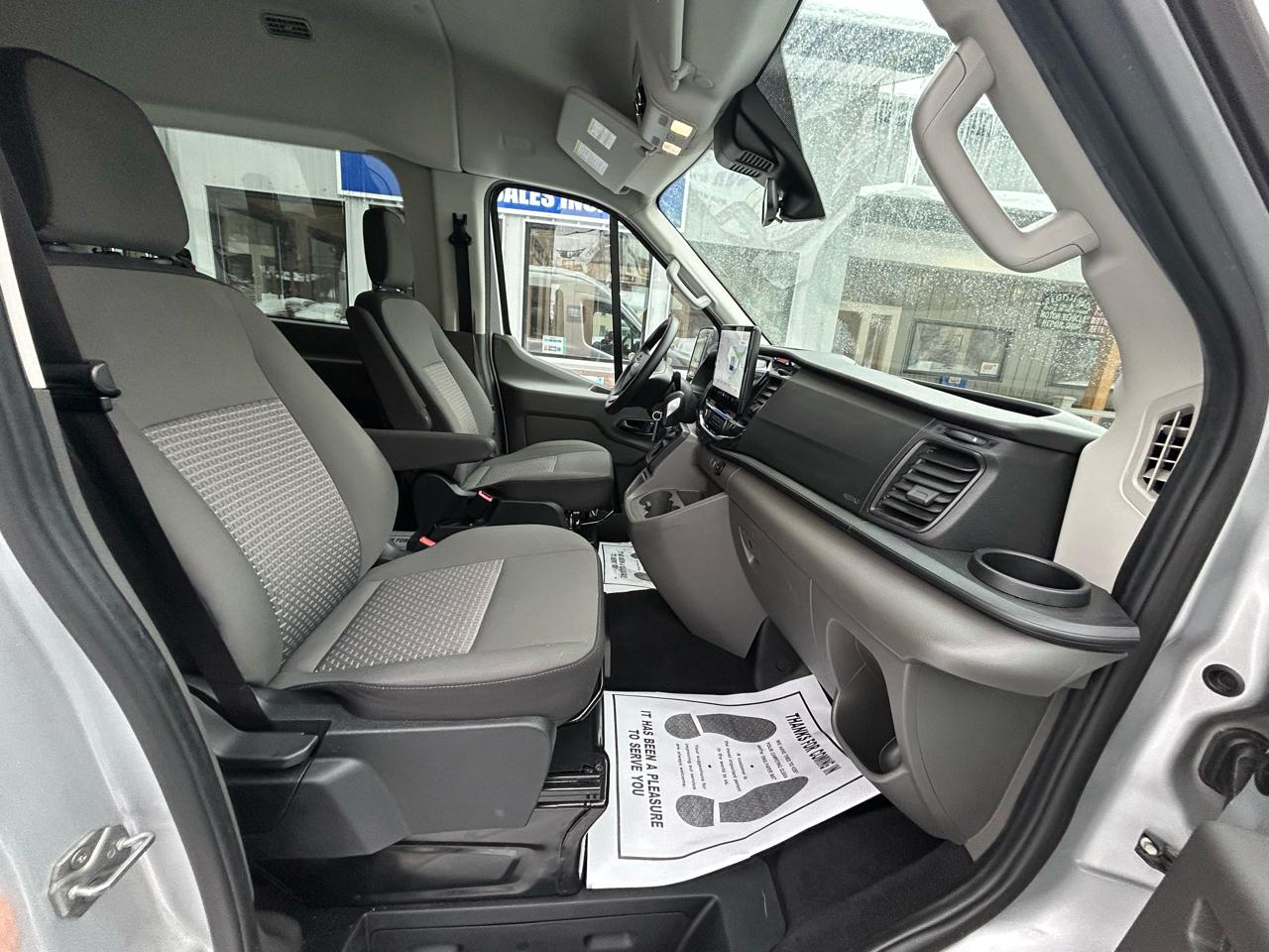 Ford Transit 350 Wagon Med. Roof XL w/Sliding Pass. 148-in. WB 2024