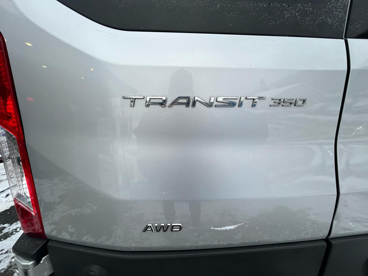 Ford Transit 350 Wagon Med. Roof XL w/Sliding Pass. 148-in. WB 2024