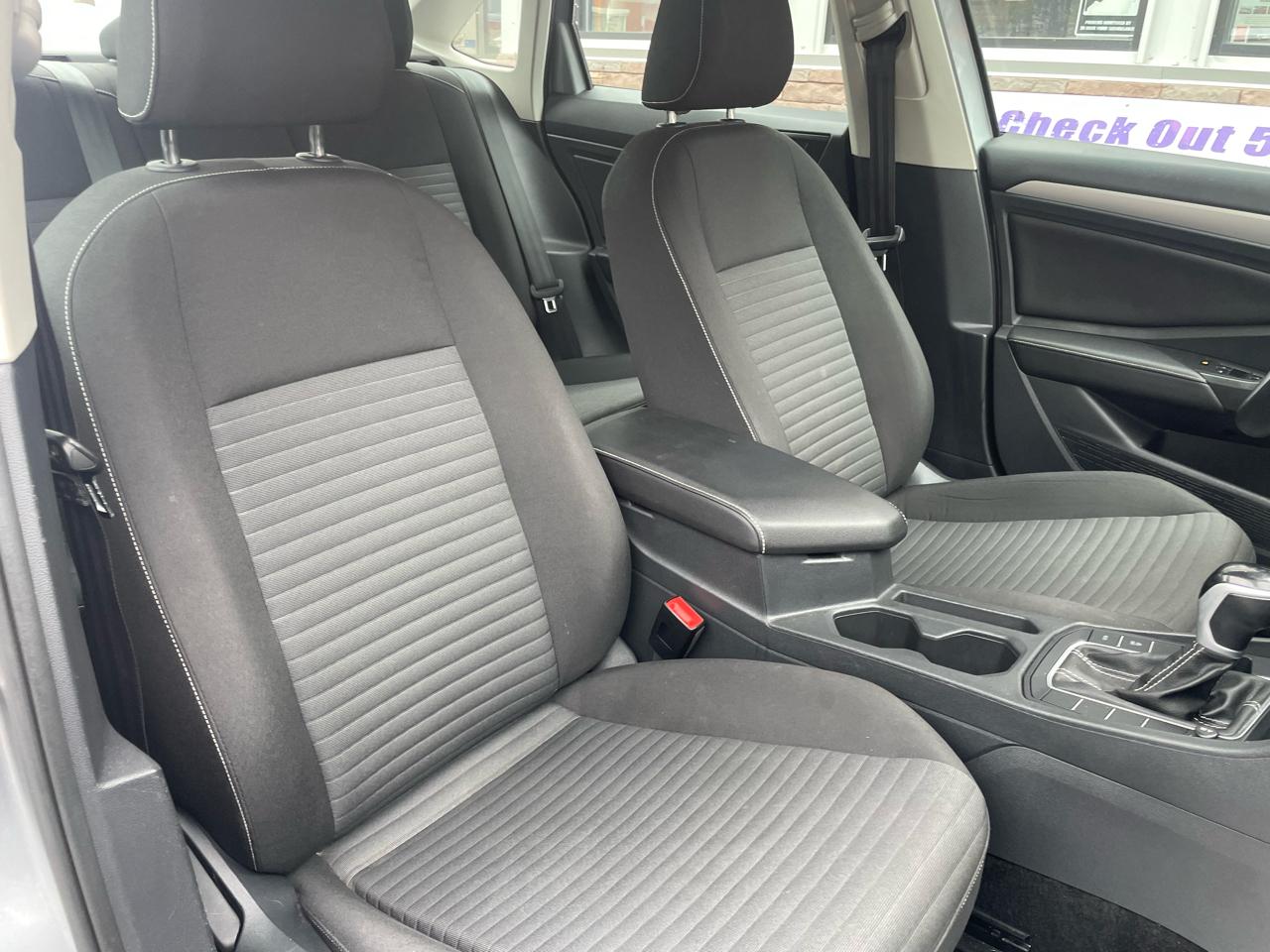 Volkswagen Jetta S 2024