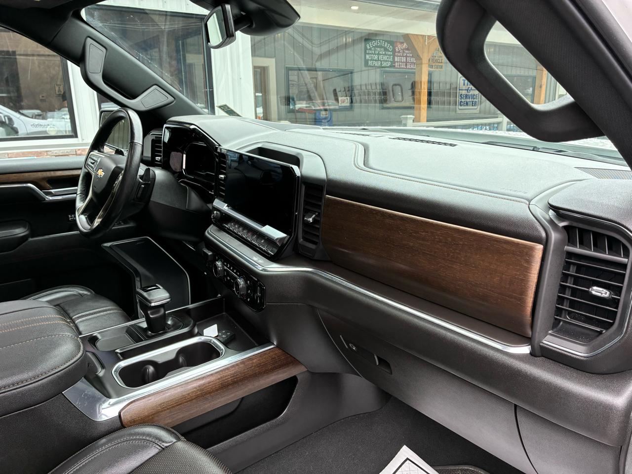 Chevrolet Silverado 1500 High Country Crew Cab 4WD 2023