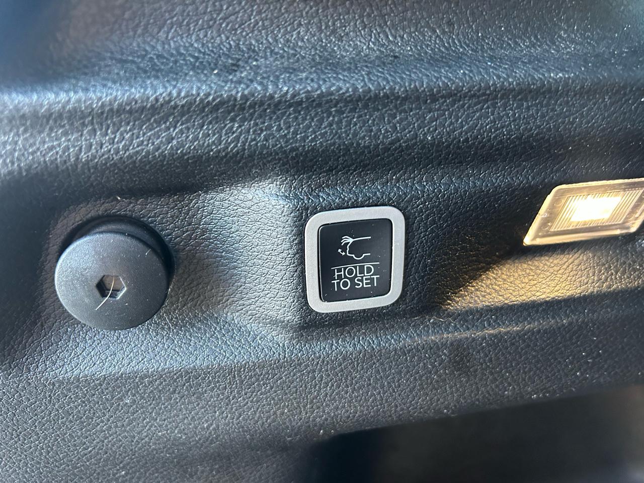 Jeep Grand Cherokee L Laredo 4WD 2023