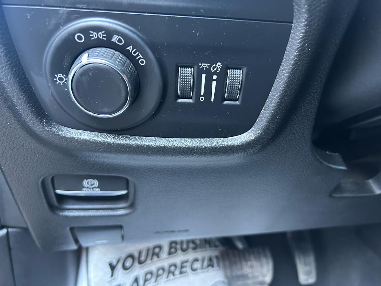 Jeep Grand Cherokee L Laredo 4WD 2023