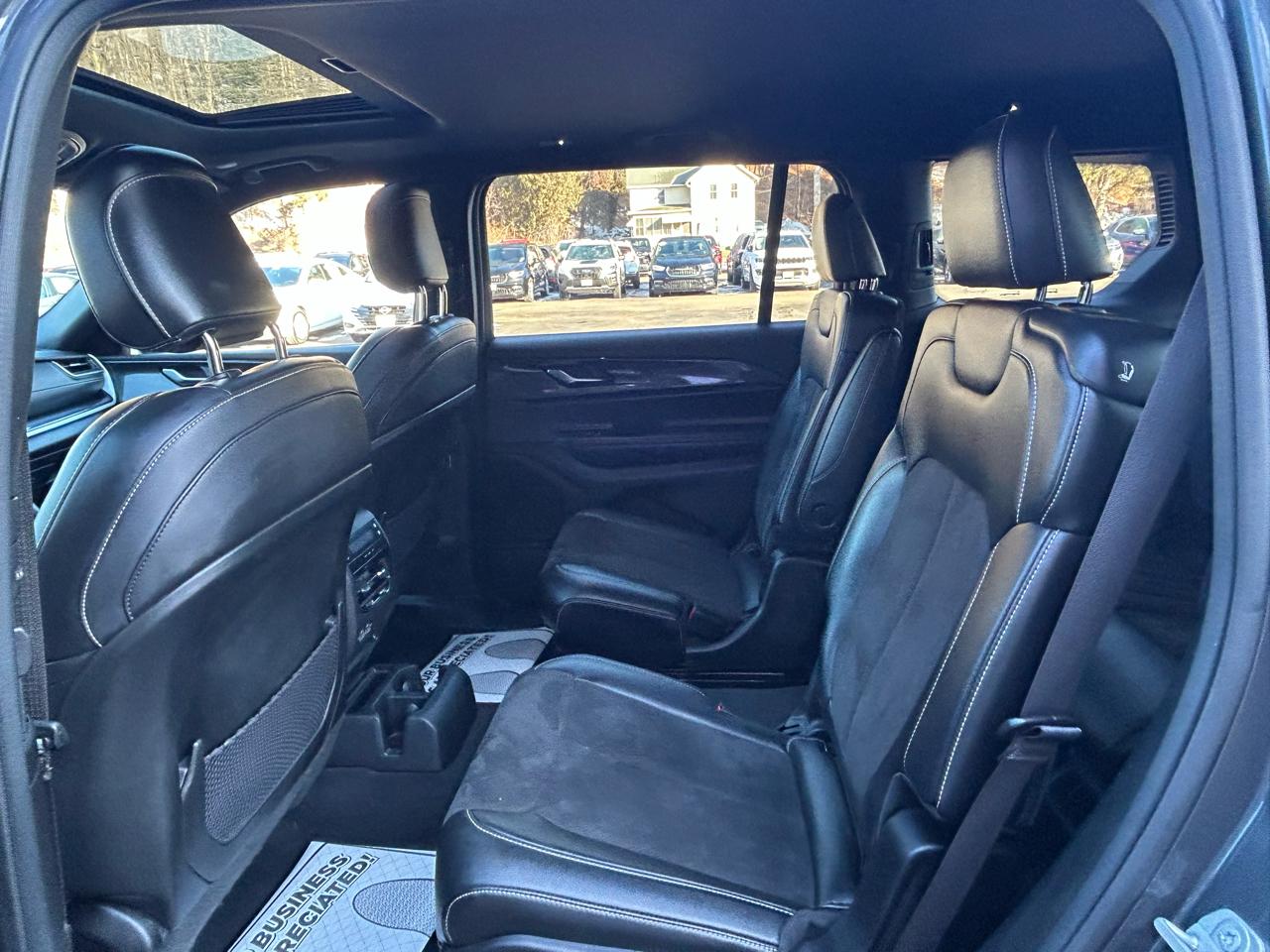 Jeep Grand Cherokee L Laredo 4WD 2023