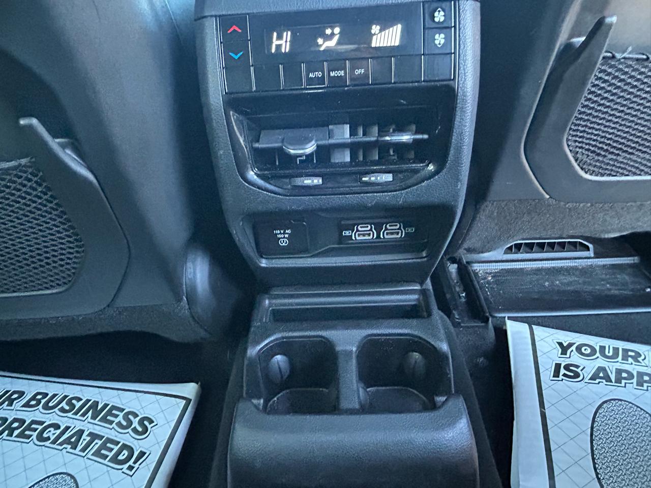 Jeep Grand Cherokee L Laredo 4WD 2023