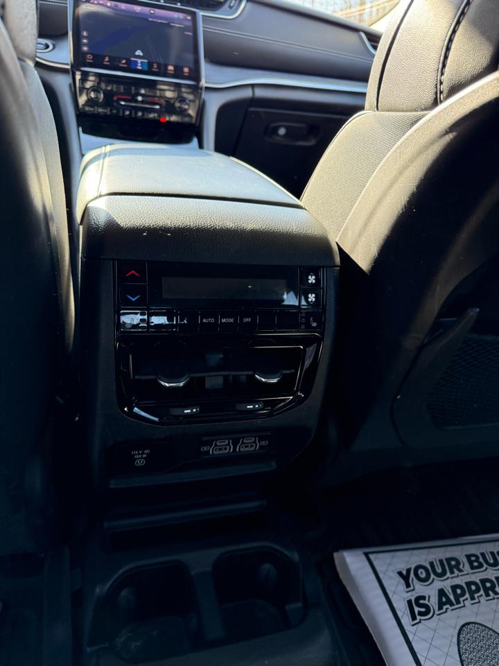 Jeep Grand Cherokee L Limited 4WD 2023