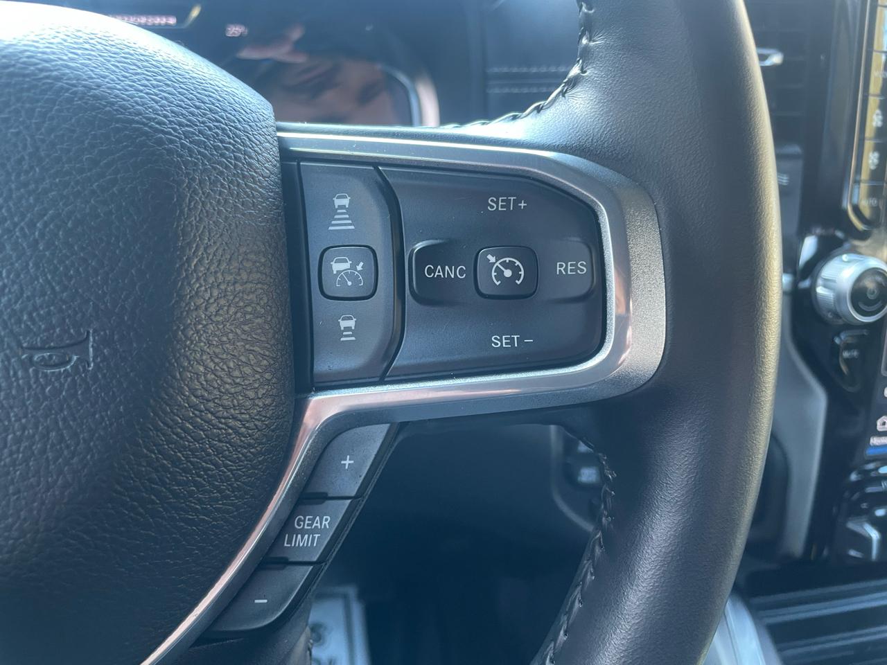 RAM 1500 Laramie Crew Cab SWB 4WD 2023