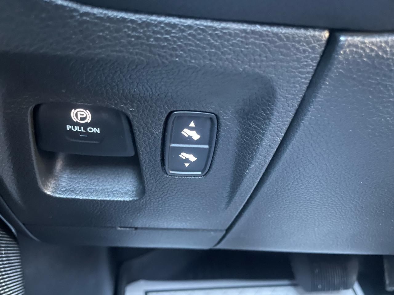 RAM 1500 Laramie Crew Cab SWB 4WD 2023