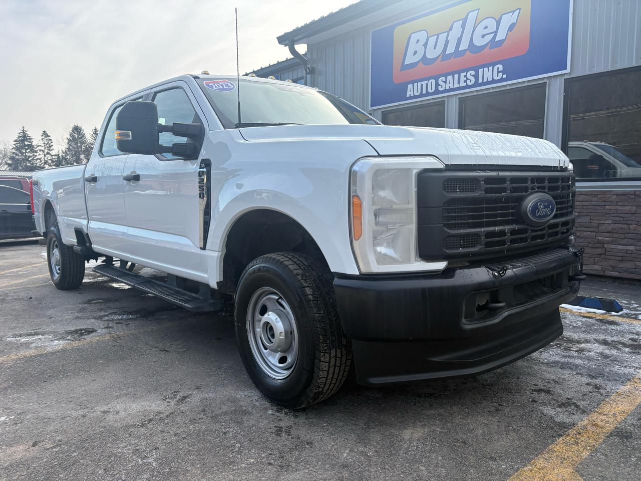 Ford F-250 SD XL Crew Cab 4WD 2023