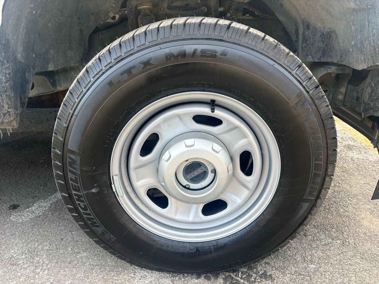 Ford F-250 SD XL Crew Cab 4WD 2023