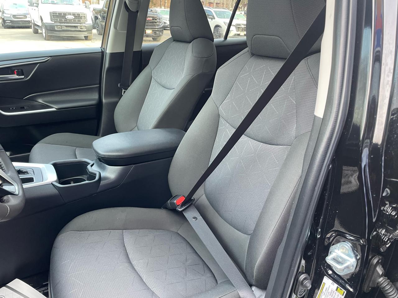 Toyota RAV4 XLE AWD 2025