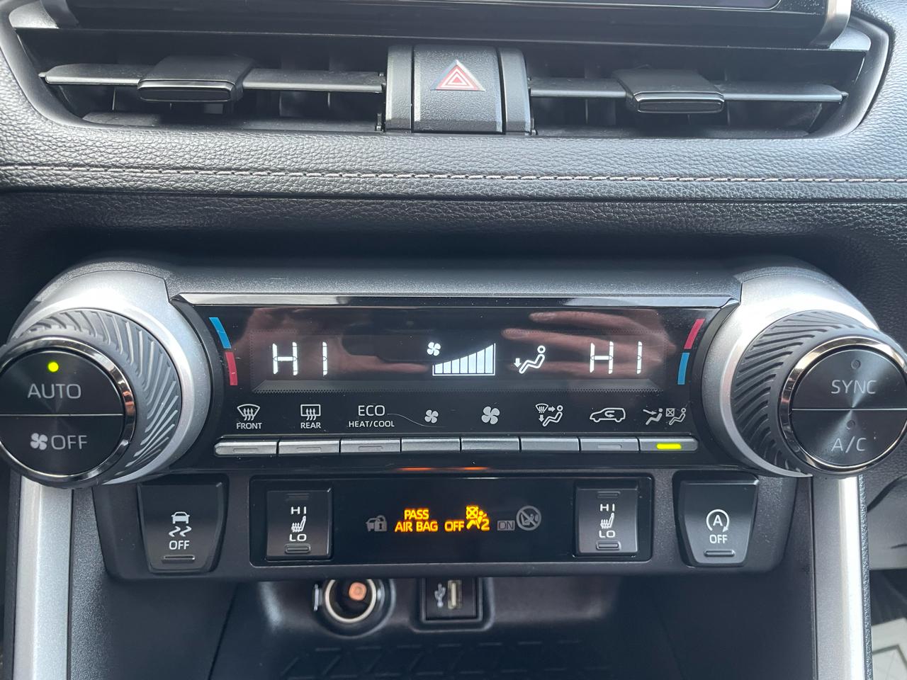 Toyota RAV4 XLE AWD 2025