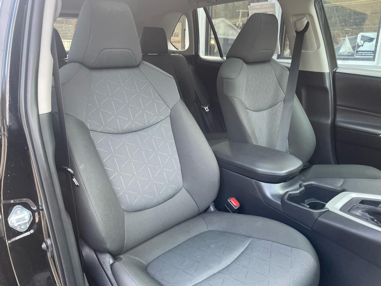 Toyota RAV4 XLE AWD 2025