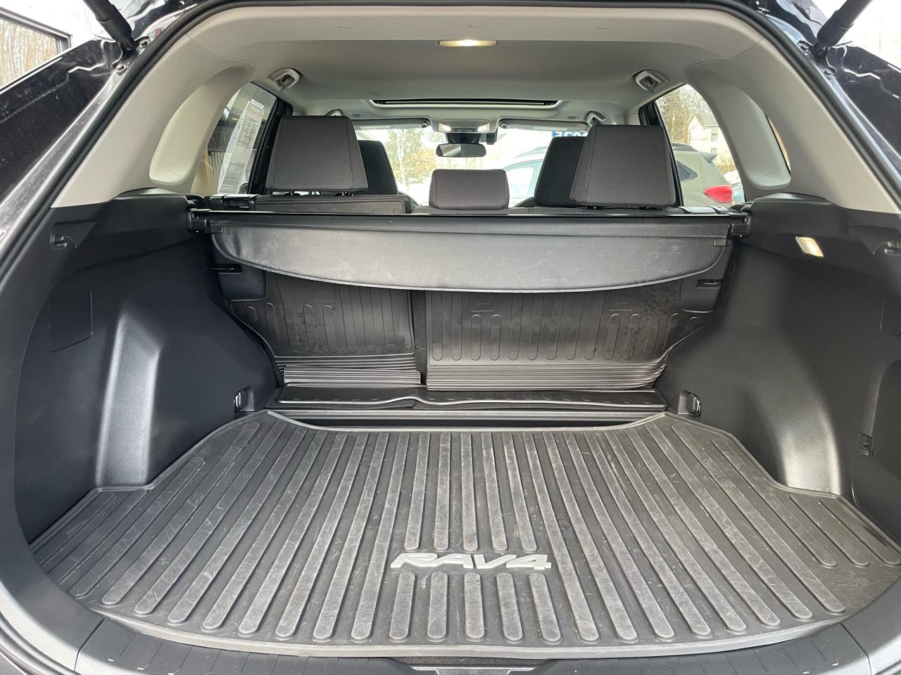 Toyota RAV4 XLE AWD 2025