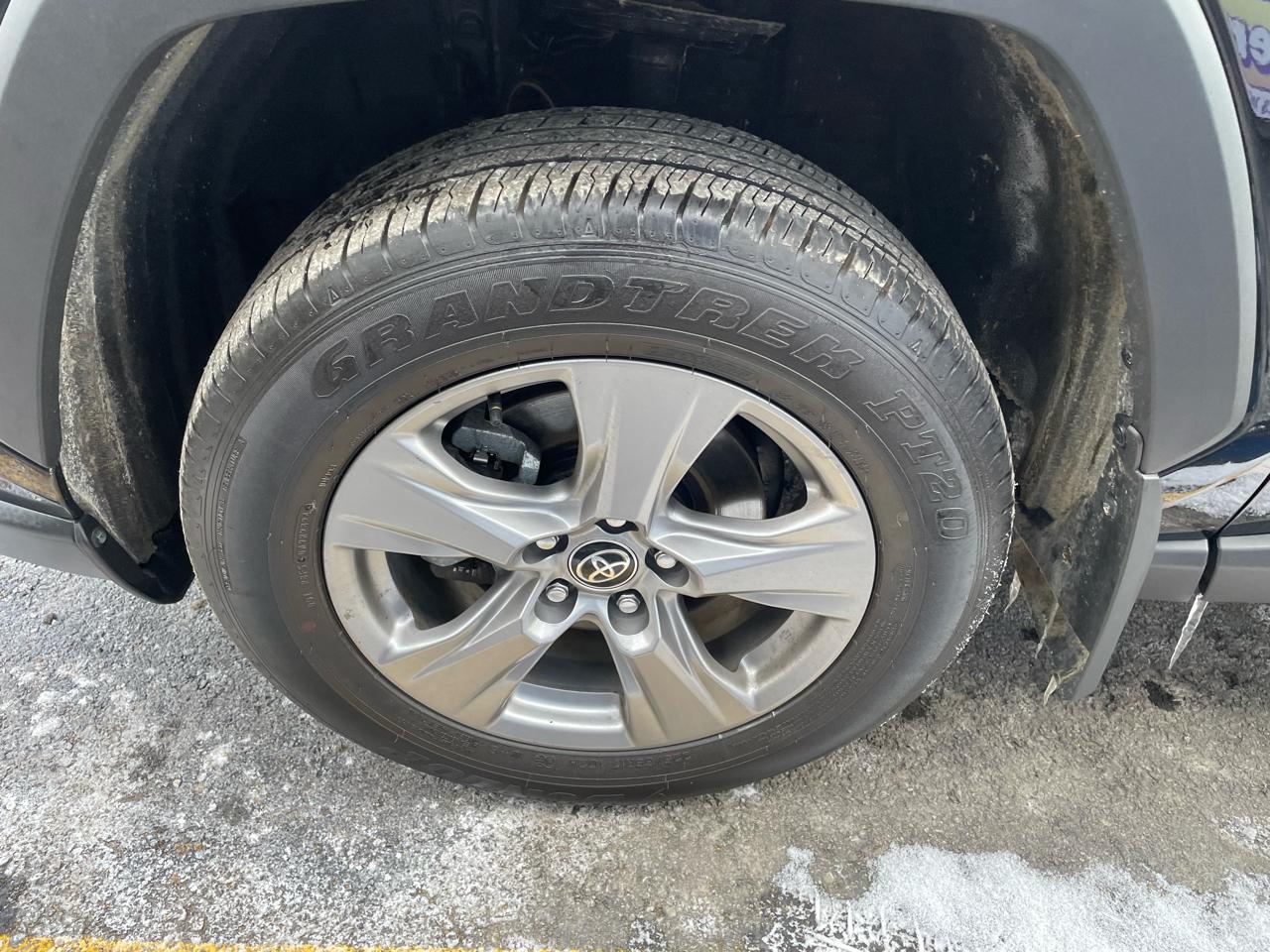 Toyota RAV4 XLE AWD 2025