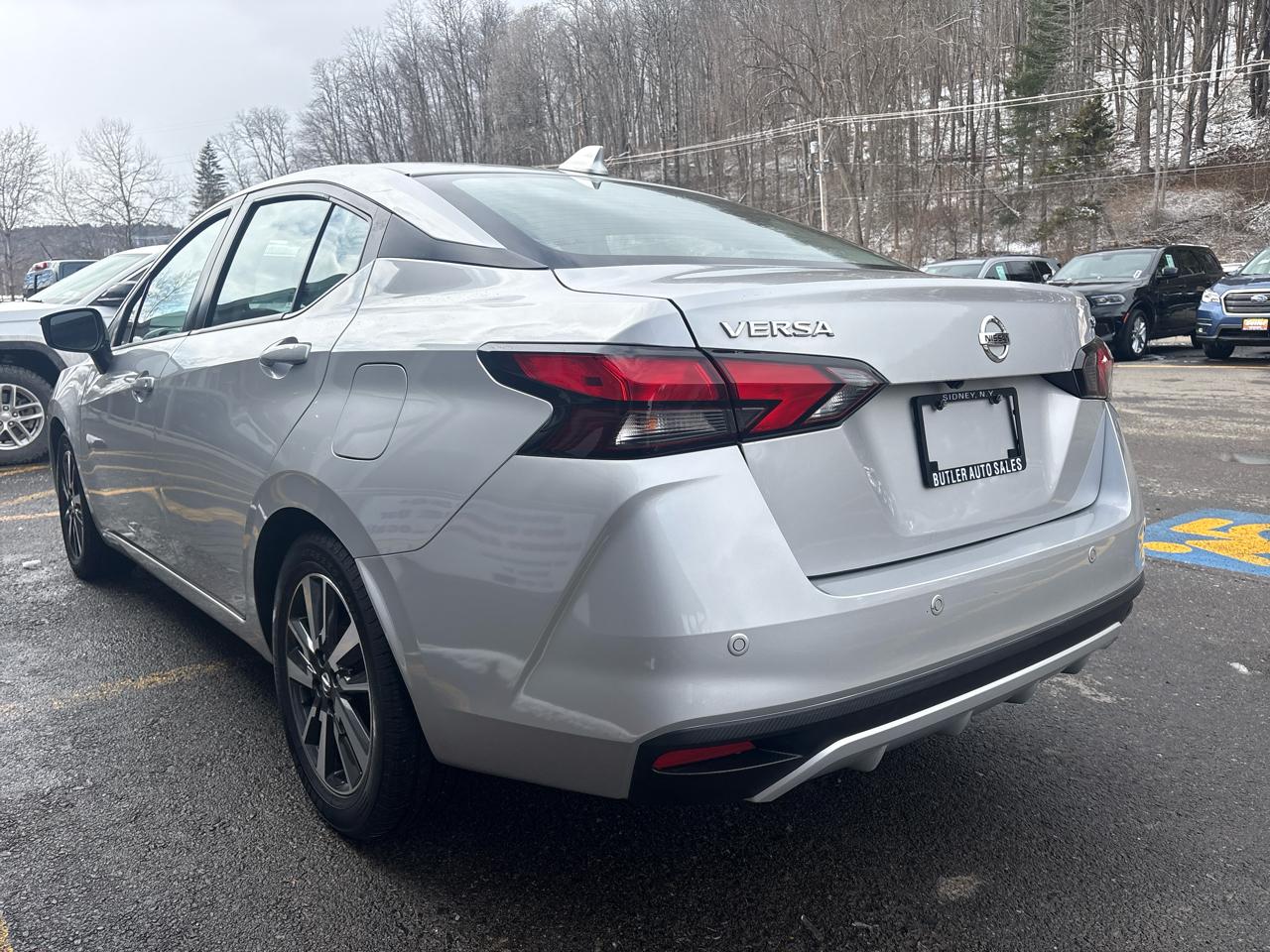 Nissan Versa SV 2021