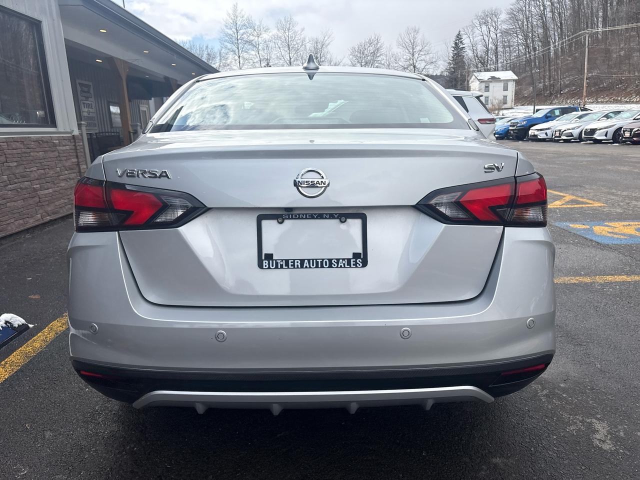 Nissan Versa SV 2021