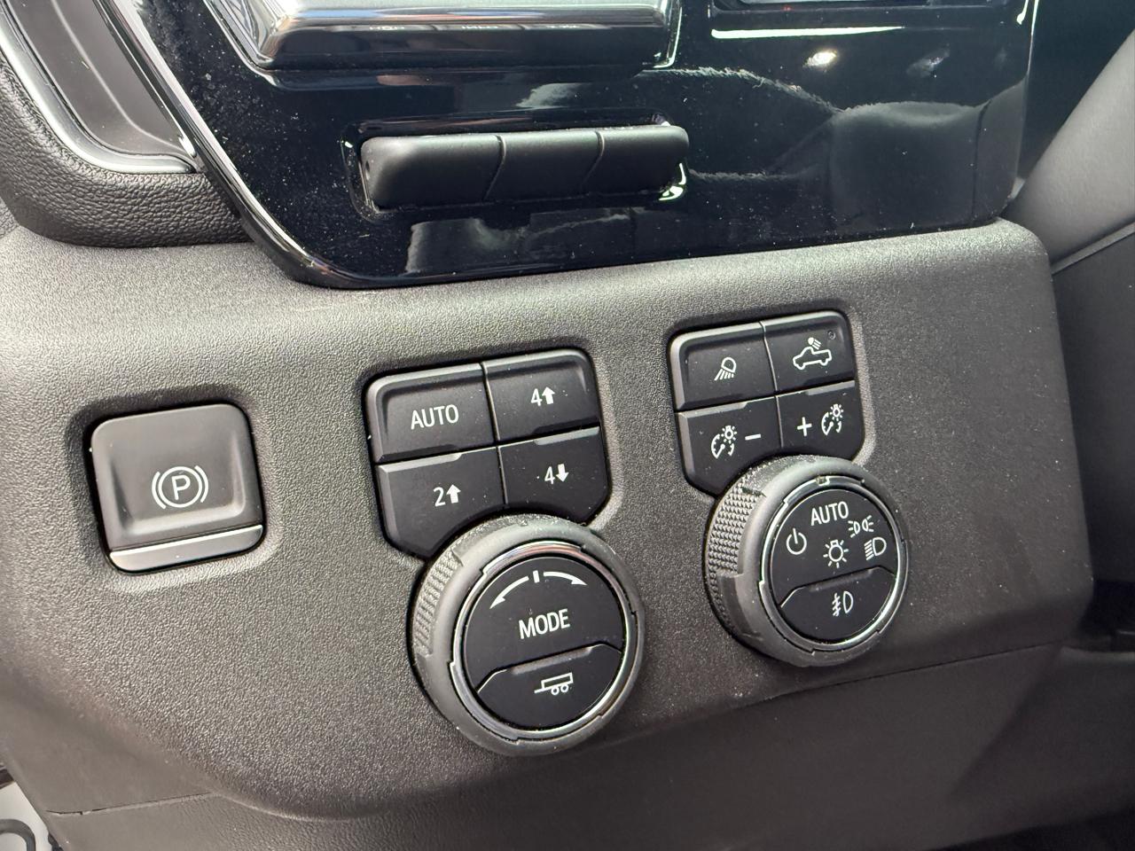 Chevrolet Silverado 1500 High Country Crew Cab 4WD 2023